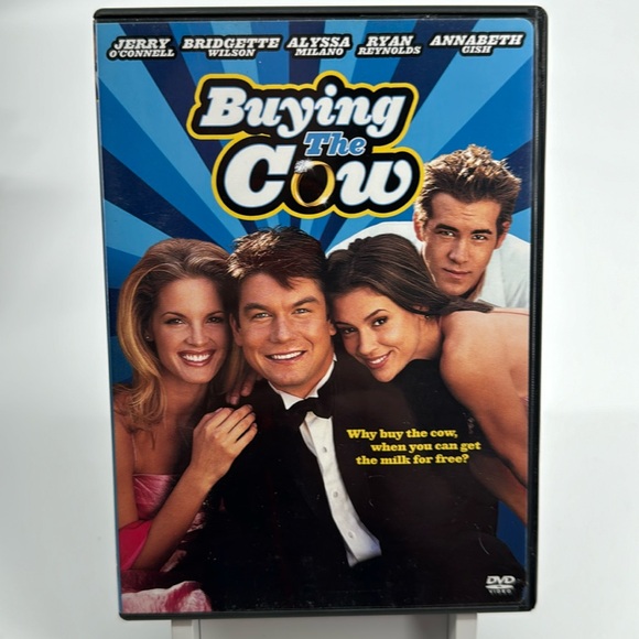 Buying The Cow. Ryan Reynolds, Jerry O’Connell, Alyssa Milano - Picture 1 of 4